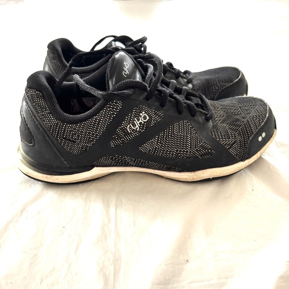 Ryka Shoes - Ryka Grafik running shoes sneakers black white SZ 7 M Gently Worn